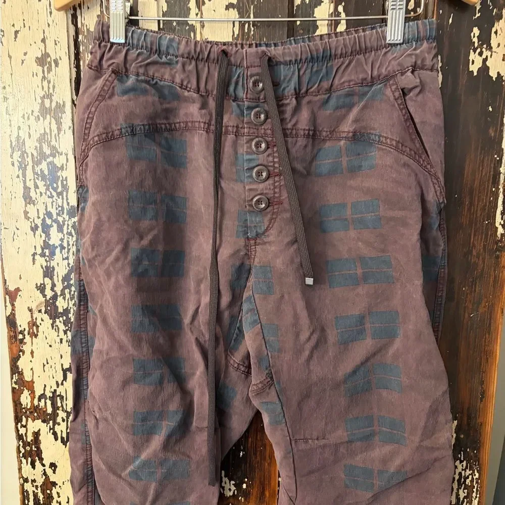 Anthropologie Joggers in Brown and Gray plaid size small - Picture 2 of 8